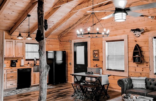 Ten Mile Cabin | Watts Bar River Retreat Cozy Cabin Minutes from Watts Bar Lake in Ten Mile, TN!