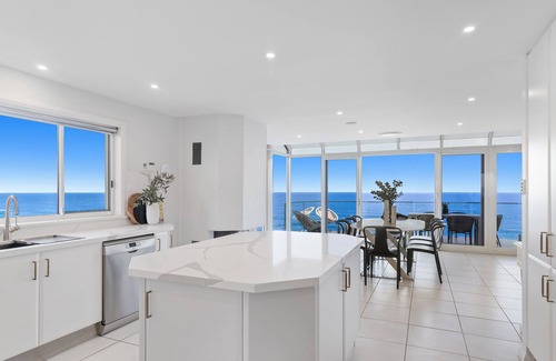 Forresters Beach House | WAVE WATCHER - New Listing, Beach Front, Pool