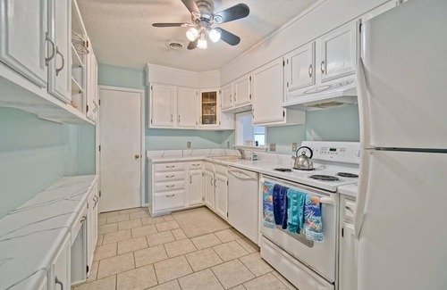 Yaupon Beach Cottage | Wave Wonder’s- Wonderful Ocean Views