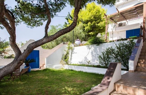 Salamis House | Wavedance Accommodation (Aris)
