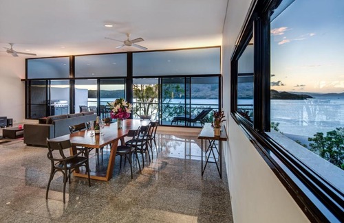 Hamilton Island Apartment | Waves 6 Four Bedroom Breathtaking Ocean Views Central Location And Buggy
