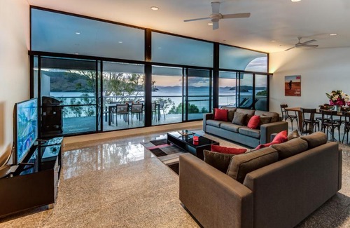 Hamilton Island Apartment | Waves 6 Four Bedroom Breathtaking Ocean Views Central Location And Buggy