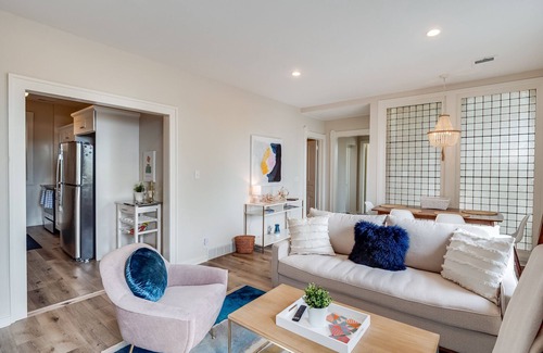Racine Apartment | Waves Apt - Harbor View/Root River Fishing