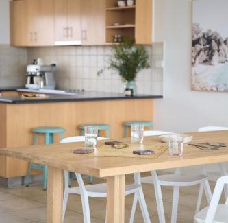 Middleton House | Waves for Daze