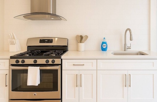Neptune City Apartment | Waves & Warmth | Walk to Beach | Hot Tub