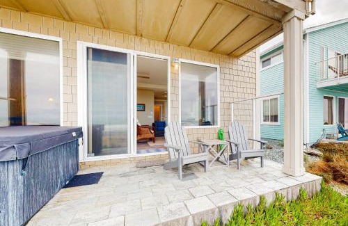 Gold Beach House | Waves & Wonder