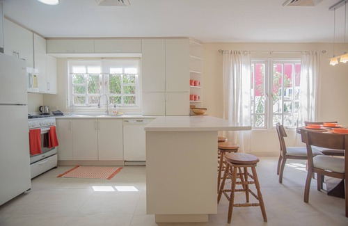 Wayaka Villa | Wayaca Retreat: 4BR 3BA, Private pool, renovated, close to beaches, quiet area.