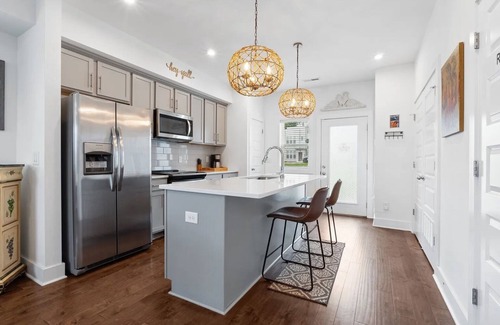 Madison House | "Waylon's Whisky Hideaway" 26 - sleeps 6