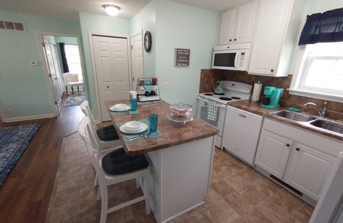 Mansfield House | Wayside Guest House Clean, Cozy, Comfortable, Convenient