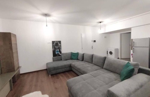 Tractorul Apartment | We cordially invite you to a spacious and welcoming apartment in Brasov.