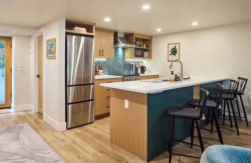 Wallingford Apartment | WE HAVE AC!