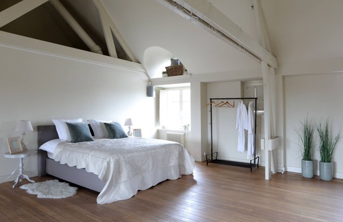 Melsele Bed & Breakfast | We have available a beautiful loft of 120m Boxspring, cozy lounge