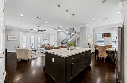 Shady Acres House | We Have Electricity! Luxury Home in The Heights! Pet Friendly, Sleeps 8