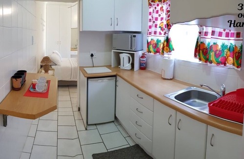 Port Elizabeth Cottage | We provide safe and secure parking facilities