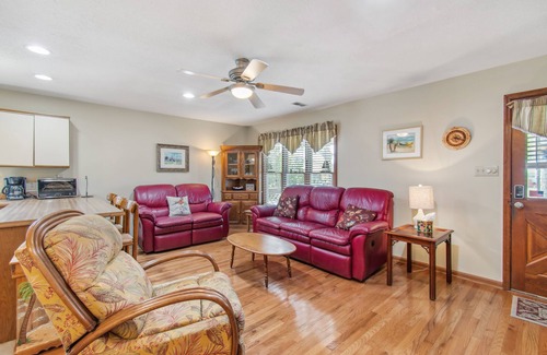 Tranquil Harbour House | "Weaver's Inn-Let" 2 Bedroom 1.5 Bath Home in the Woodlands