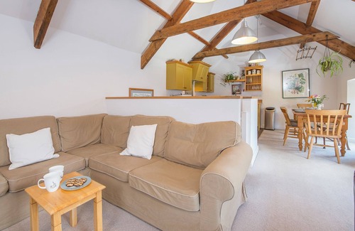 Narberth House | Weavers Cottage, Holiday Property Llanmill, Nr Narberth, Sleeps 4, 2 bedrooms, bathrooms