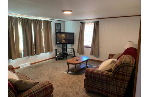 Portland House | Weddle Lodging & Outfitters White House.