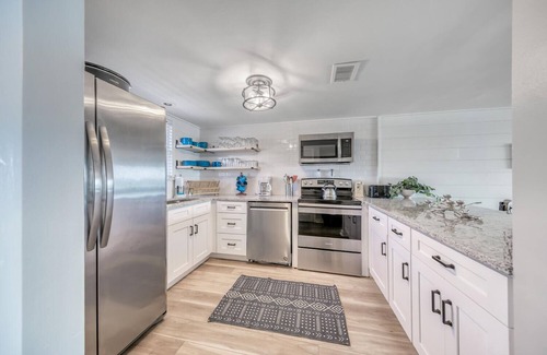 Delos Apartment | Weekender by AvantStay | Gorgeous BEACH FRONT Home w/Ocean View