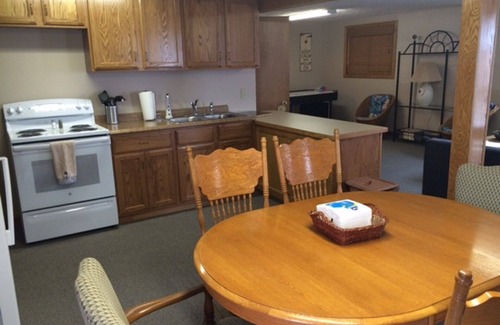 Pymatuning Central Cottage | Weekly Cottage rental At Pymatuning Lake! Next to Yorkies Ice Cream!