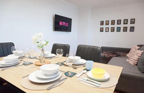 Birkenhead Apartment | Weekly & Monthly stays in Penthouse for Contractors or Leisure Single or Superking beds available