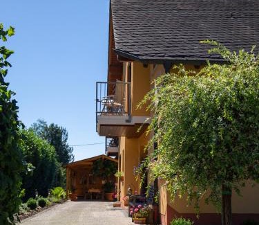 Wolf Bed & Breakfast | Wein- und Gästehaus Michels