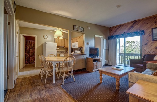 Weirs Beach Condo | Weirs Beach Retreat: 3BR Condo, Full Kitchen