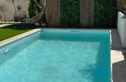 Chateauneuf-les-Martigues House | Welcome to our charming suite with its own private pool!
