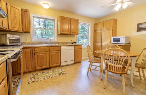 Northport House | Welcome Home- Charming 4 Bedroom House in Town
