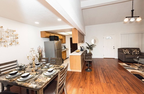 Sacramento House | Welcome. Relax, Enjoy, 3 bedrooms/2 bathrooms Duplex, Close to Everything