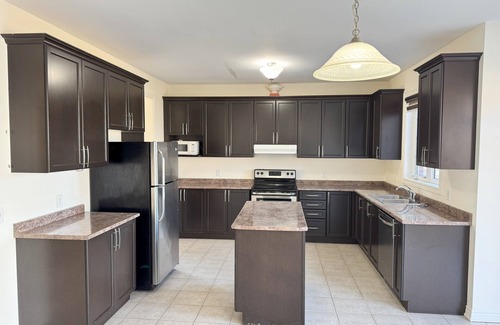 Niagara Falls House | Welcome to a Charming 4-Bedroom Retreat in Chippawa, Niagara Falls