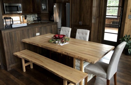 Saint Quentin Cabin | Welcome to Appalachian Lodge! Luxurious cabin situated on a beautiful property