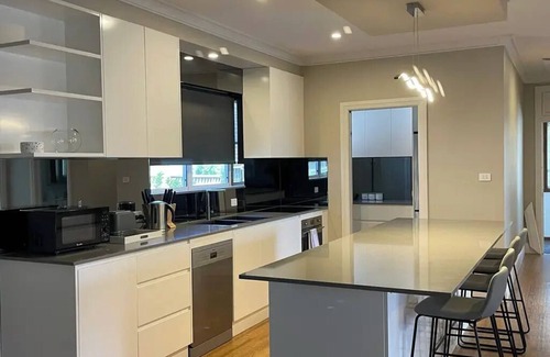 Turvey Park Apartment | Welcome to 'Best Wagga Accommodation': Cheerful 3 bedroom home.