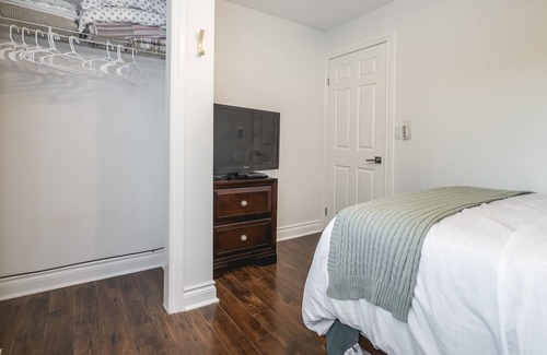 Severn Bridge House | Welcome to Chalet Noir! Waterfront cottage less than 90 mins from Toronto.