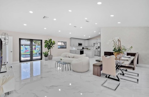 West Perrine House | Welcome to FORGET~ME~NOT VILLA , a sanctuary to unwind in a heated pool.