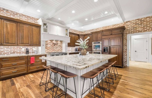 Rexburg House | Welcome to Golden Leaf Lodge - Sleeps 20