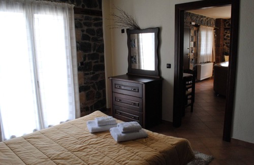Vlachiana House | Welcome to Guesthouse Yades, Quad Studio!