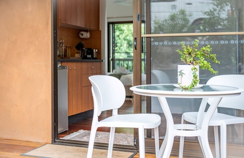 Advancetown Cabin | Welcome to Kookaburra Cabin at Nebesa Nature Retreat