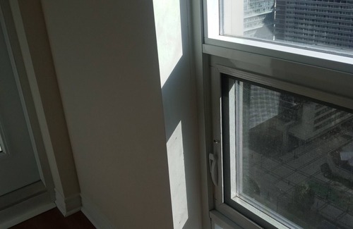 Bay Cloverhill Apartment | WELCOME TO LA RELAXATION n1 Room with a Queen size bed, desk & chair mini fridge