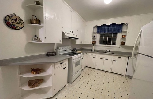 Goldsboro House | Welcome to Nana's House - Centrally Located & Pet Friendly!