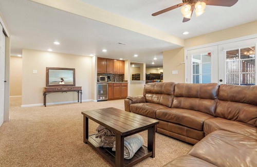 Valley Heirloom House | Welcome to our cozy walk-out basement suite in Ken Caryl Valley.
