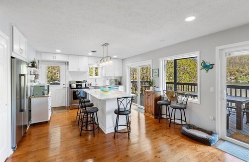 Ingles House | Welcome to Owens Oasis on serene Claytor Lake in Dublin, VA