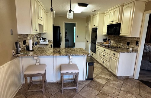 Dadeville House | Welcome to Samantha Place Retreat on beautiful Lake Martin ! 6 Br/4Ba