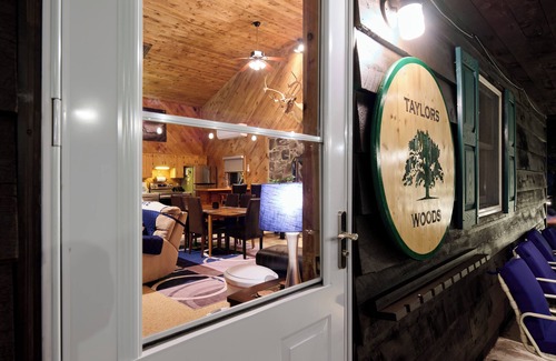 Bellefonte Cabin | Welcome to Taylor’s Woods: A Penn State-Themed Retreat!