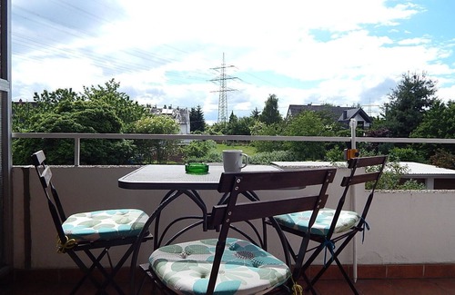 Wallersheim Apartment | Welcome to the apartment house evening sun