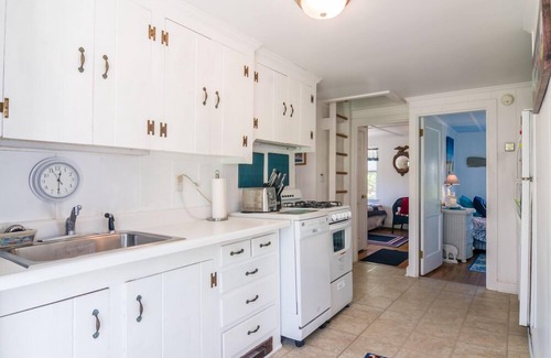 East Sandwich Cottage | Welcome to the Beach Life! Watefront beach cottage