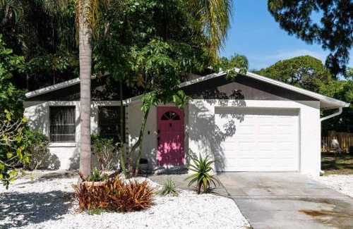 Gulf Gate Estates House | Welcome to The Bray Escape 4 miles to Siesta Key
