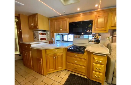 West Salem House | WELCOME TO THE CITY VIEW RV!