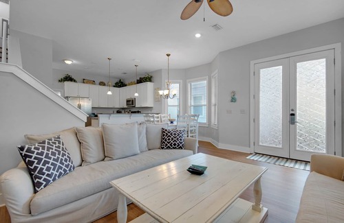 Miramar Beach Cottage | Welcome to the Delightful Mermaid Cottage! FREE Beach Serv. In Season Mar - Oct