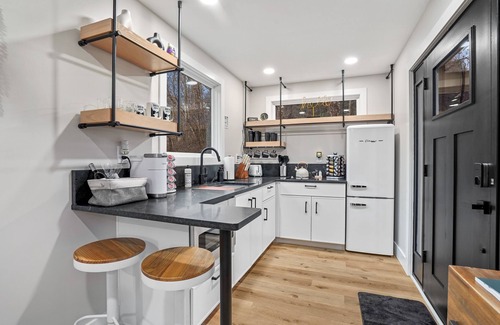 Creola Apartment | Welcome to the Juice Box!