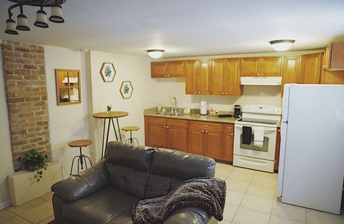 Irish Channel Apartment | Welcome to the Jungle pad!